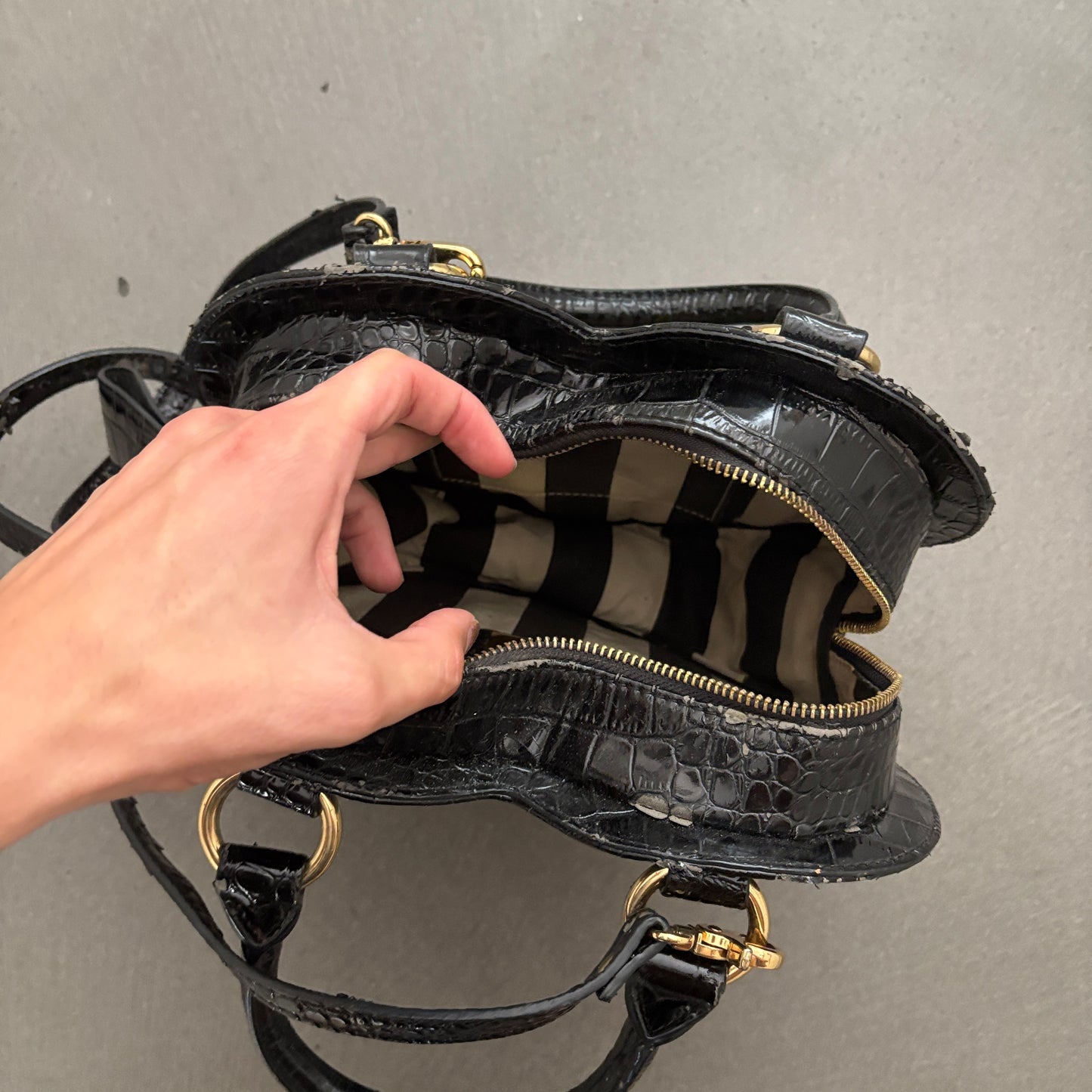VIVIENNE WESTWOOD HEART BAG BLACK