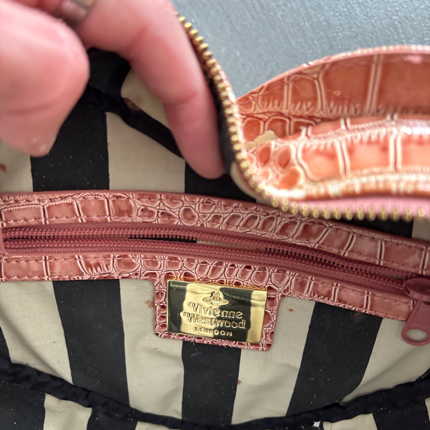 VIVIENNE WESTWOOD HEART BAG PINK