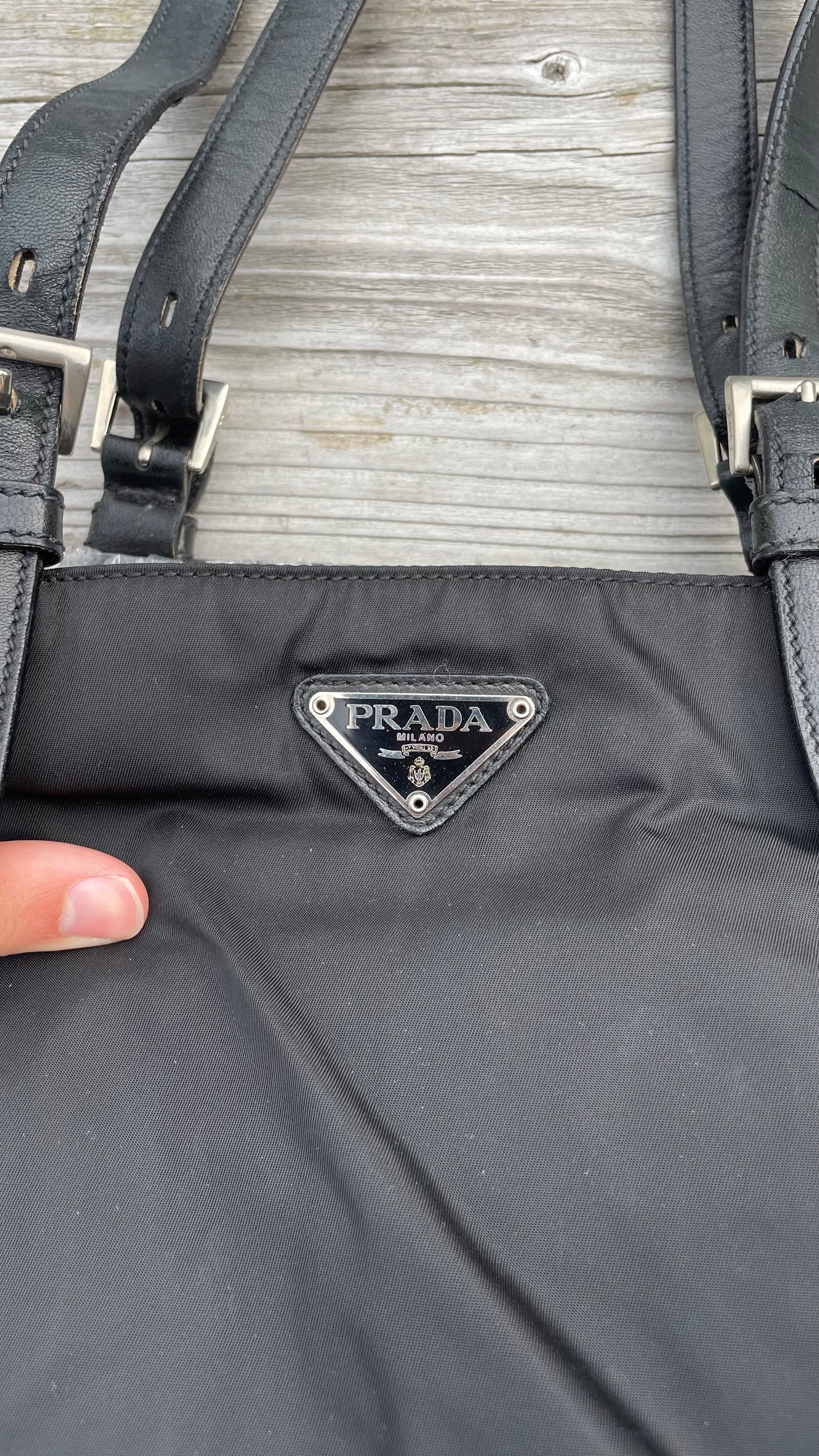 BORSA A SPALLA NERA PRADA