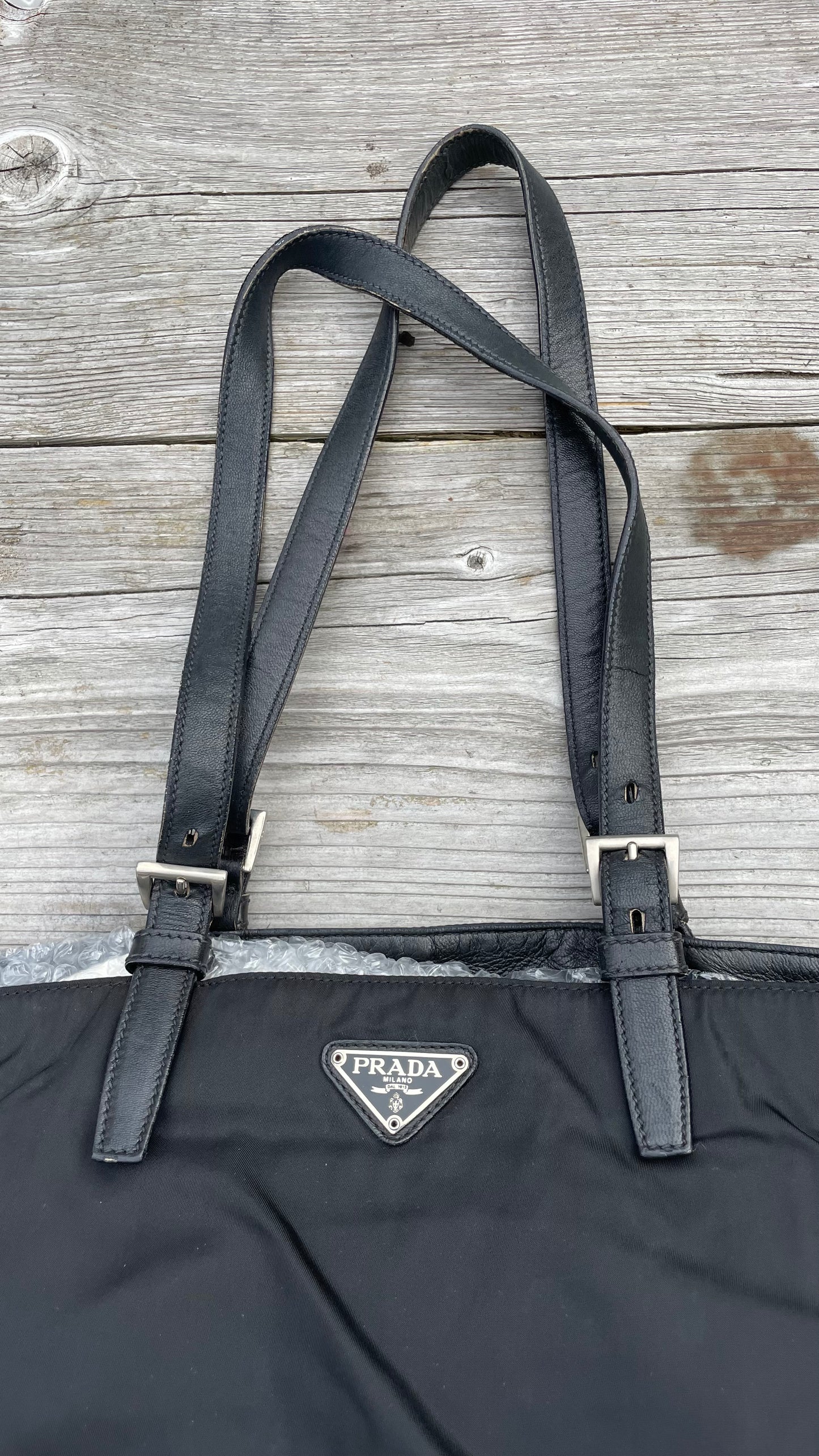 BORSA A SPALLA NERA PRADA