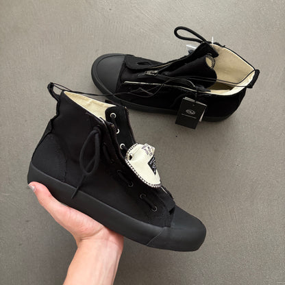 UNDERCOVER X GU ZIP-UP HIGH TOP SNEAKERS [NEW]