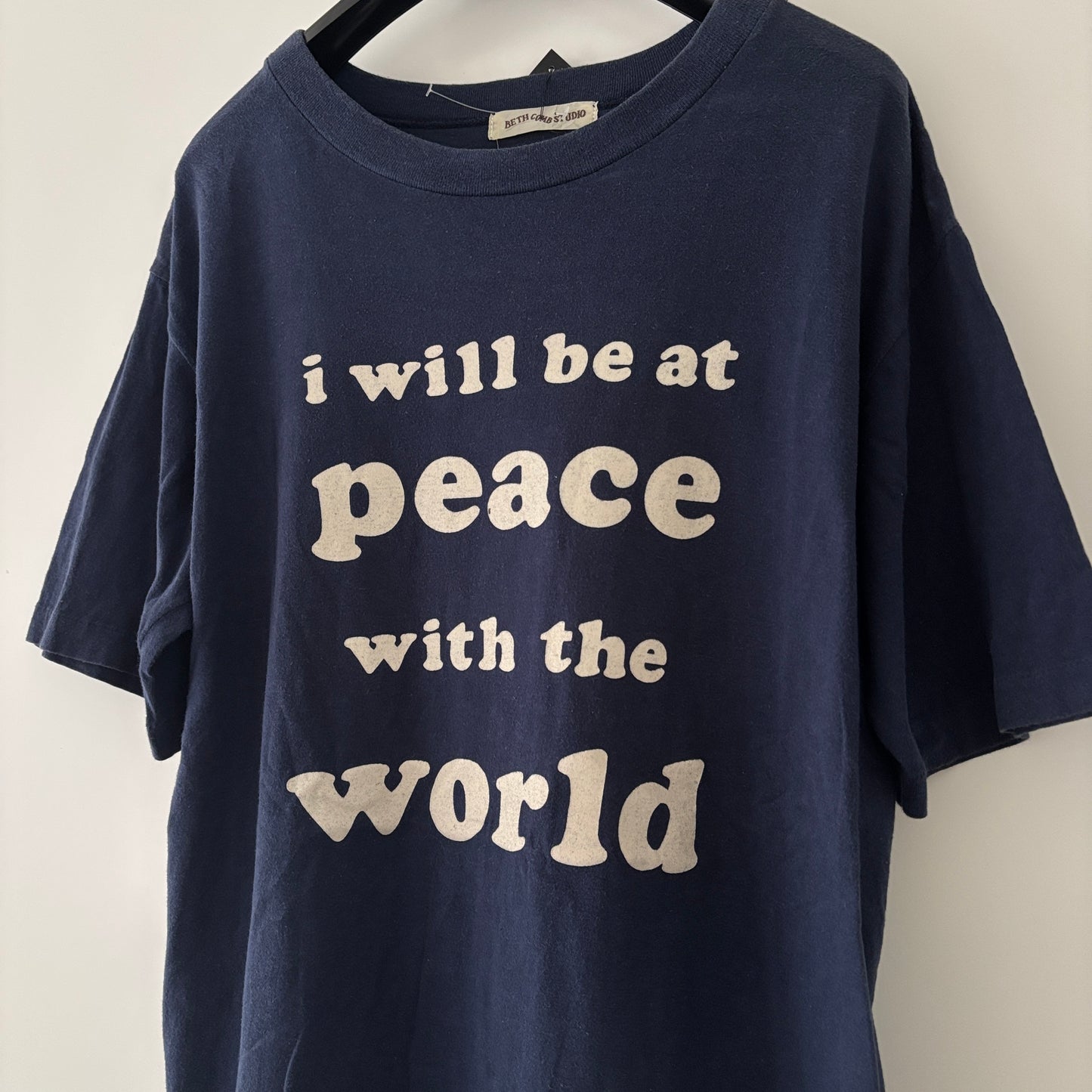 90S I WILL BE AT PEACE TEXT TEE | BETH COMB TAG [M]