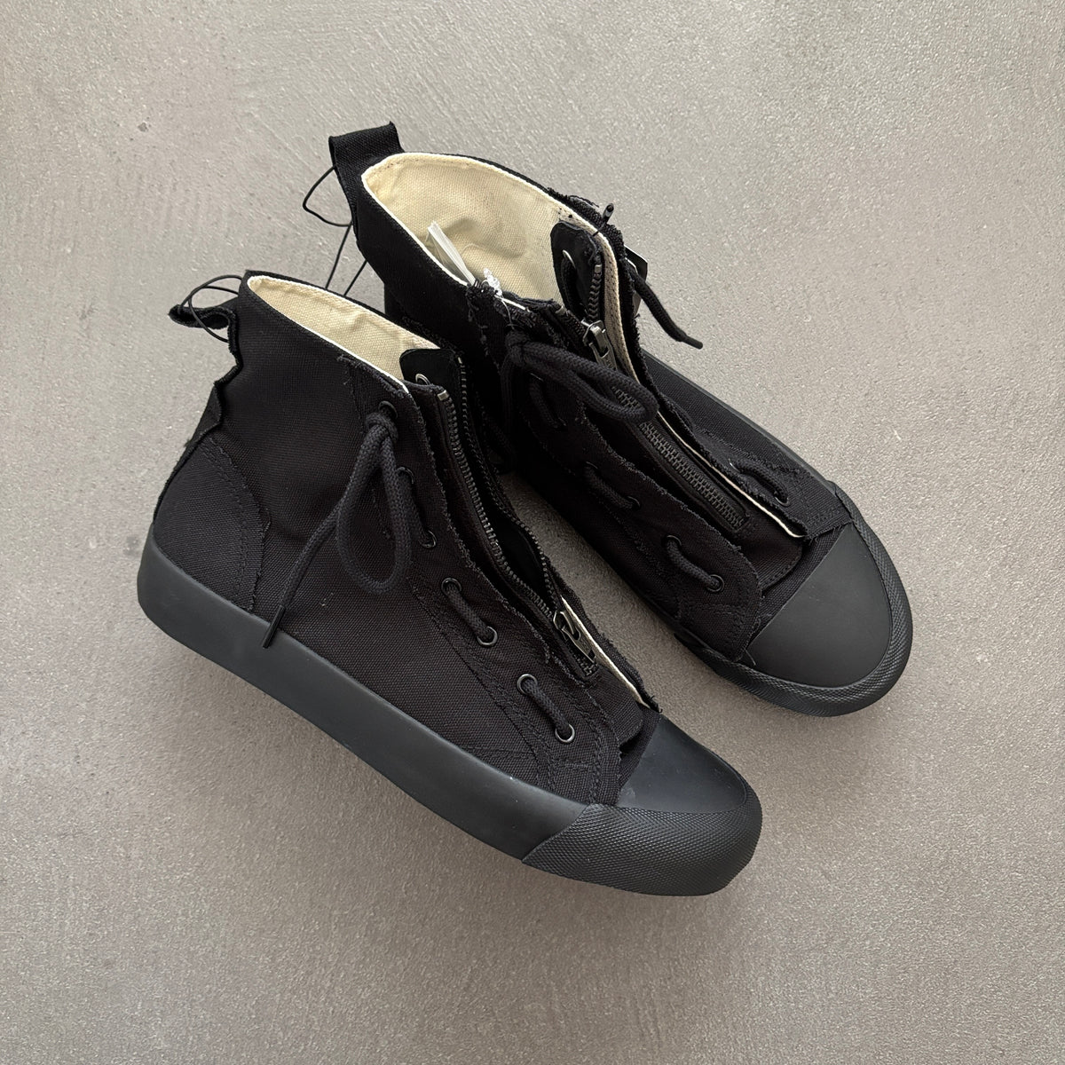 UNDERCOVER X GU ZIP-UP HIGH TOP SNEAKERS [NEW]