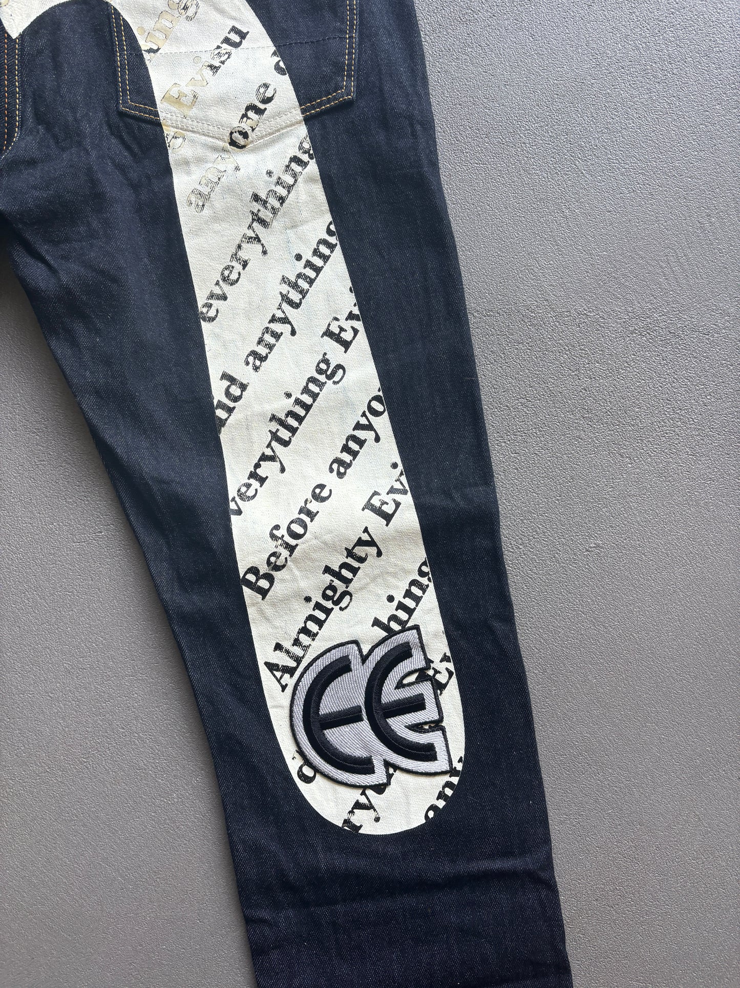 EVISU WHITE TEXT DIACOCK JEANS [W31]