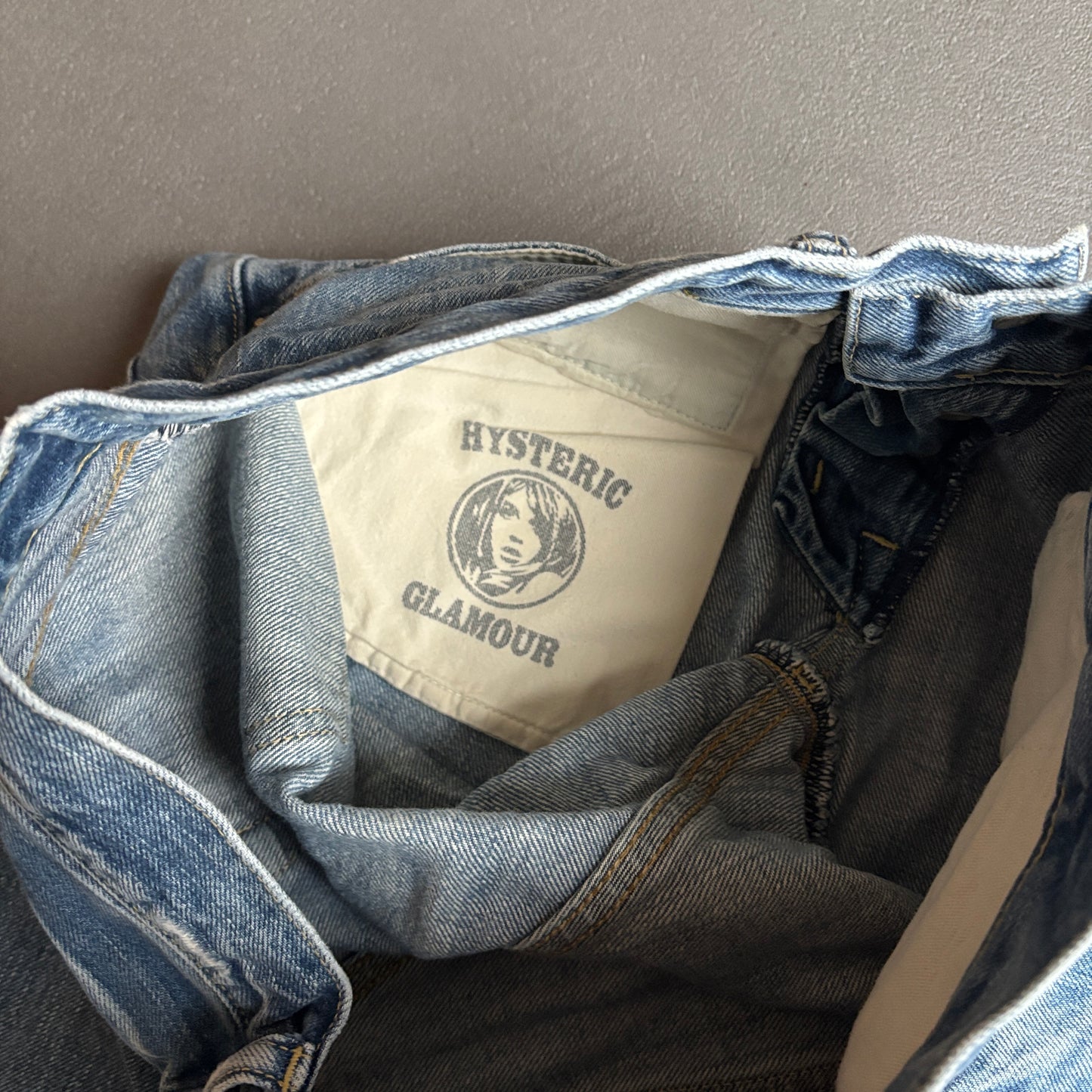 HYSTERIC GLAMOUR LIGHT WASH STUDDED SELVEDGE DENIM [W30]
