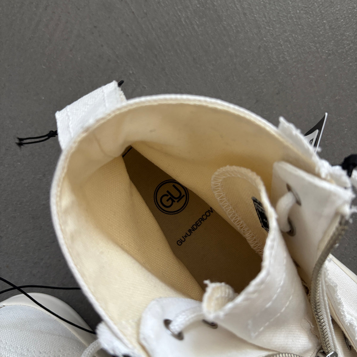 UNDERCOVER X GU ZIP-UP HIGH TOP SNEAKERS [NEW]
