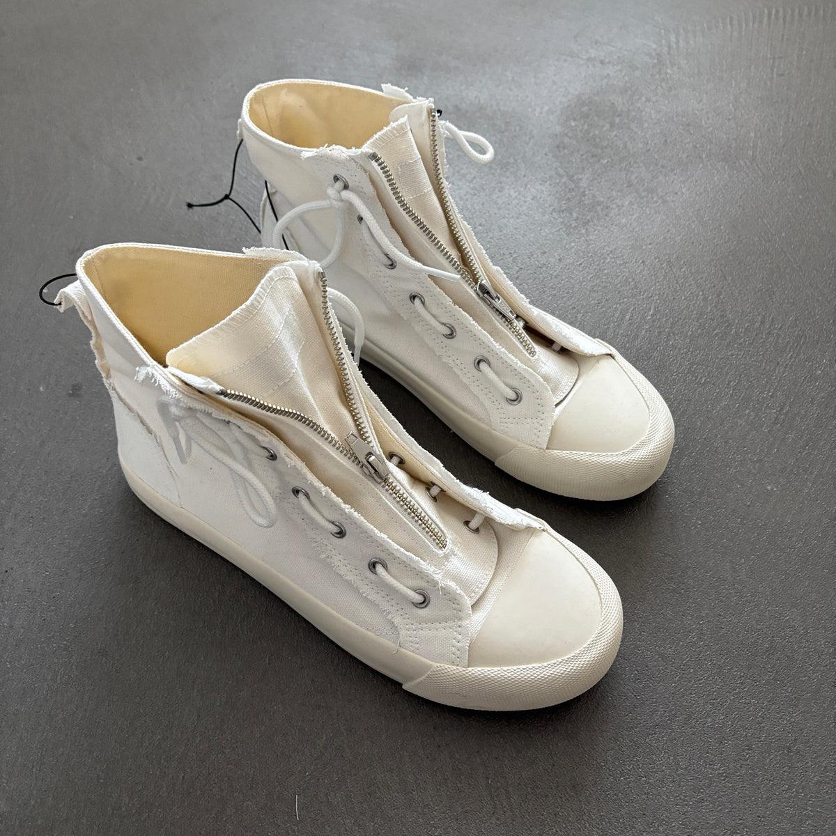 UNDERCOVER X GU ZIP-UP HIGH TOP SNEAKERS [NEW]
