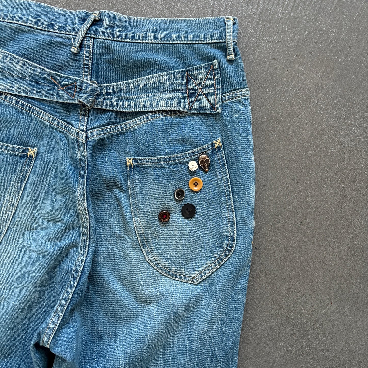KAPITAL BUTTON BUCKLE JEANS [W30]