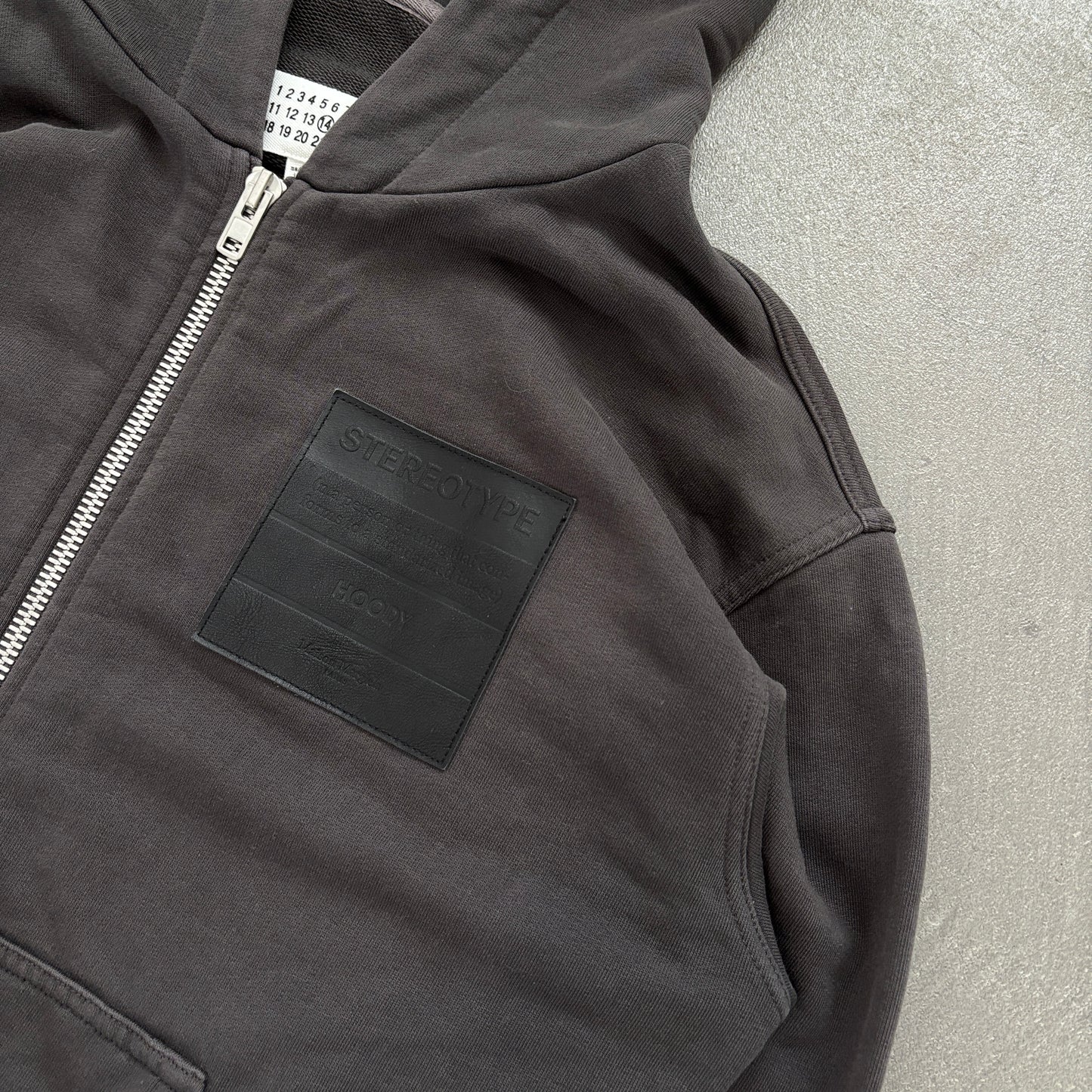 MAISON MARGIELA STEREOTYPE ZIP-UP HOODIE GREY [M]