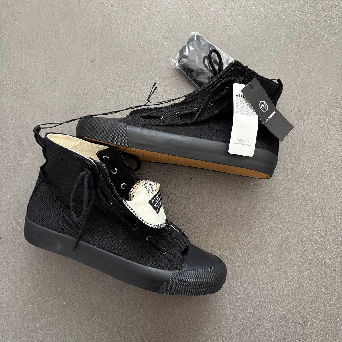 UNDERCOVER X GU ZIP-UP HIGH TOP SNEAKERS [NEW]