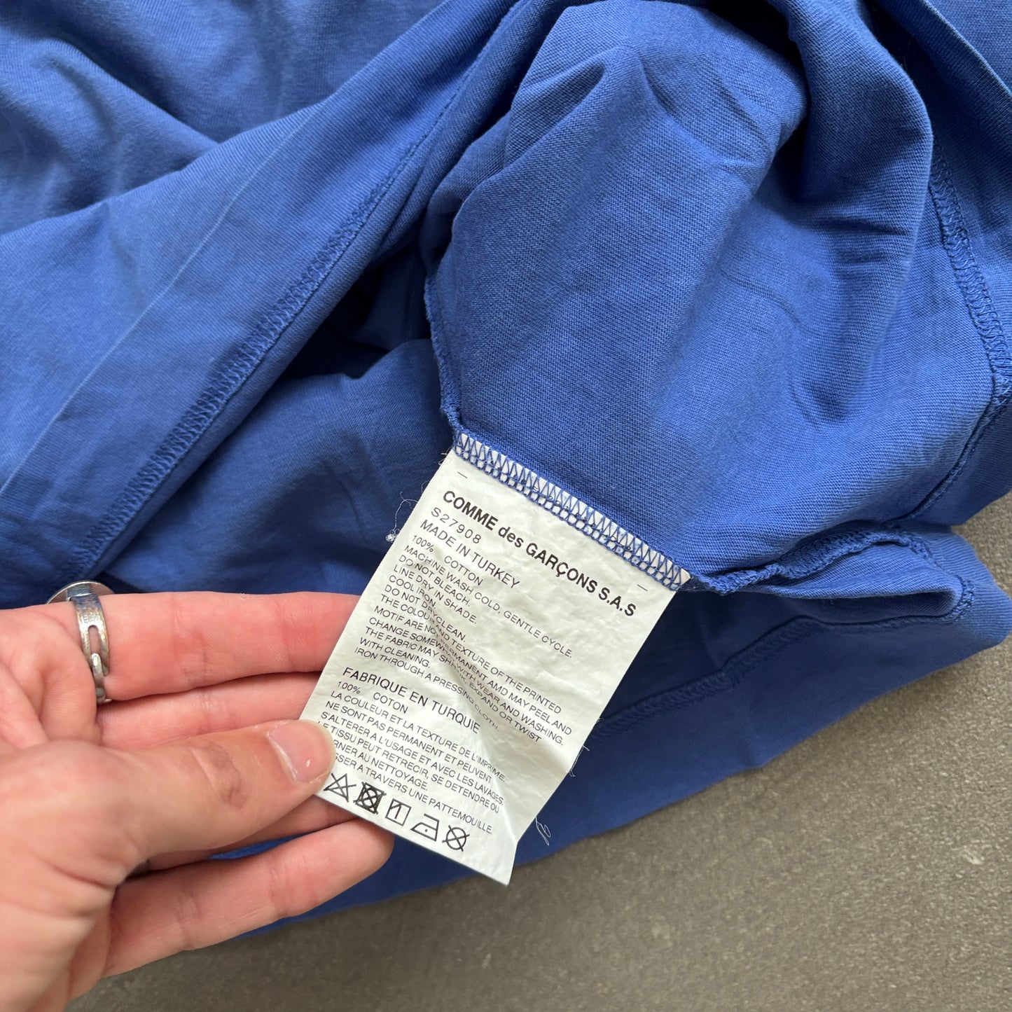 COMME DES GARCONS BOYS TEE BLUE [XL]
