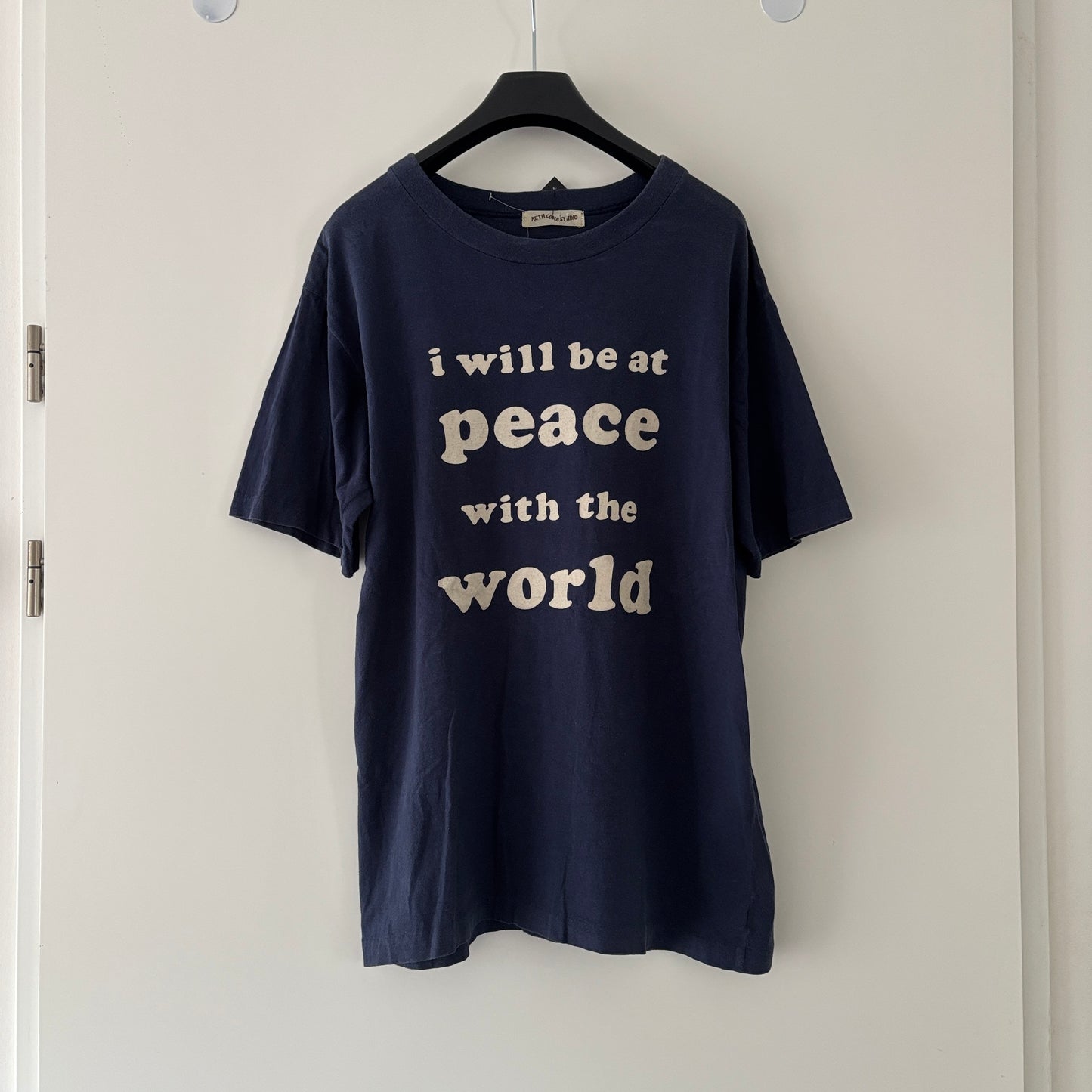 90S I WILL BE AT PEACE TEXT TEE | BETH COMB TAG [M]