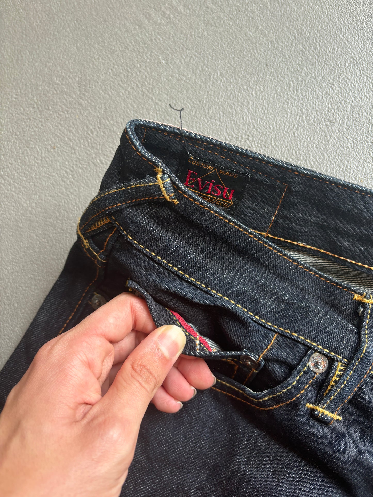 EVISU CRACKED DIACOCK JEANS [W30]