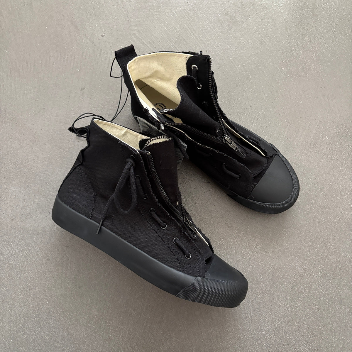 UNDERCOVER X GU ZIP-UP HIGH TOP SNEAKERS [NEW]