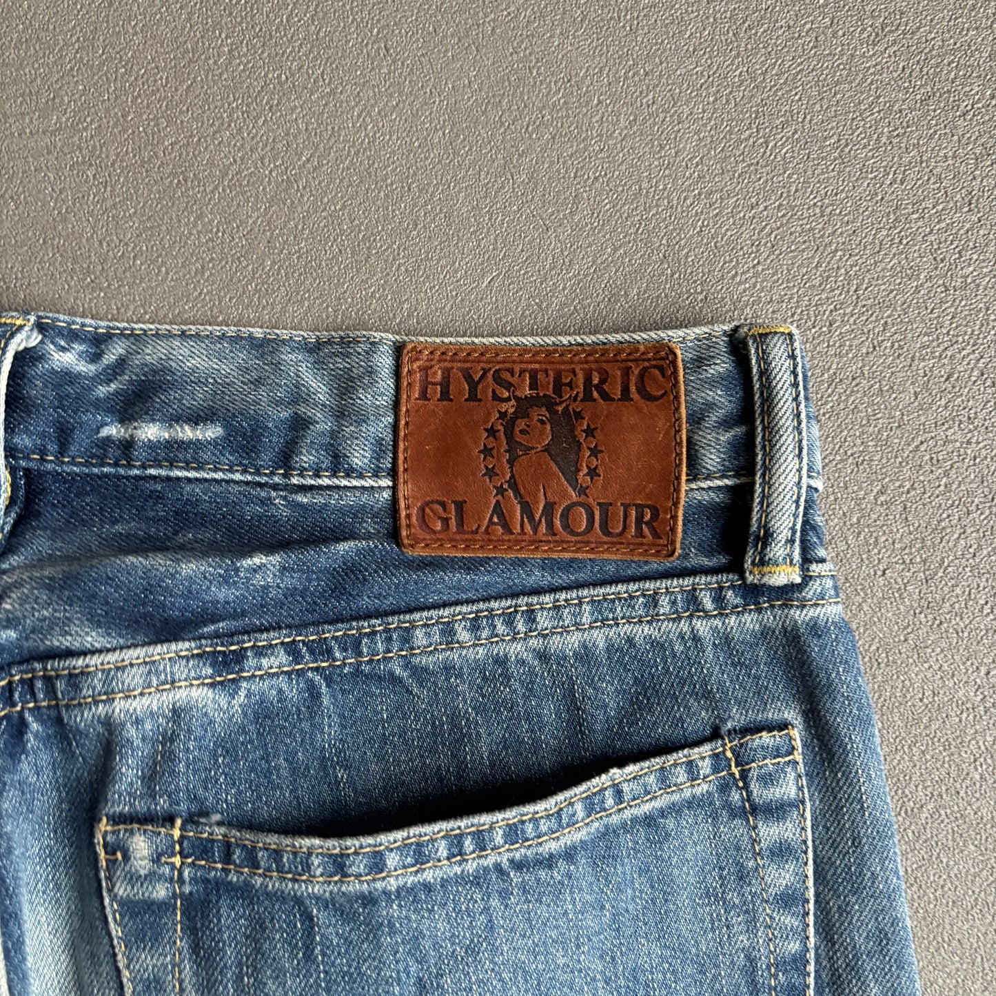 HYSTERIC GLAMOUR LIGHT WASH STUDDED SELVEDGE DENIM [W30]