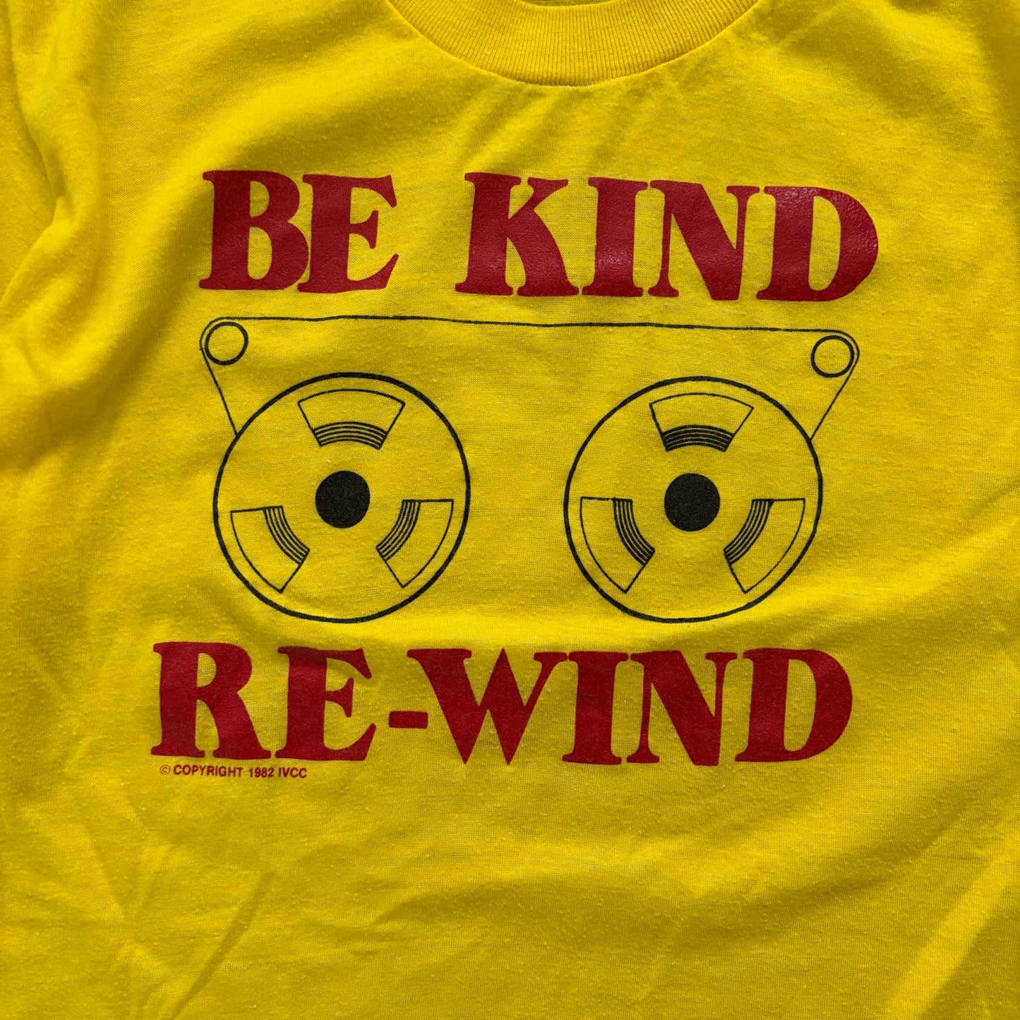 1982 BE KIND REWIND VHS TEE | SCREEN STARS TAG [M]