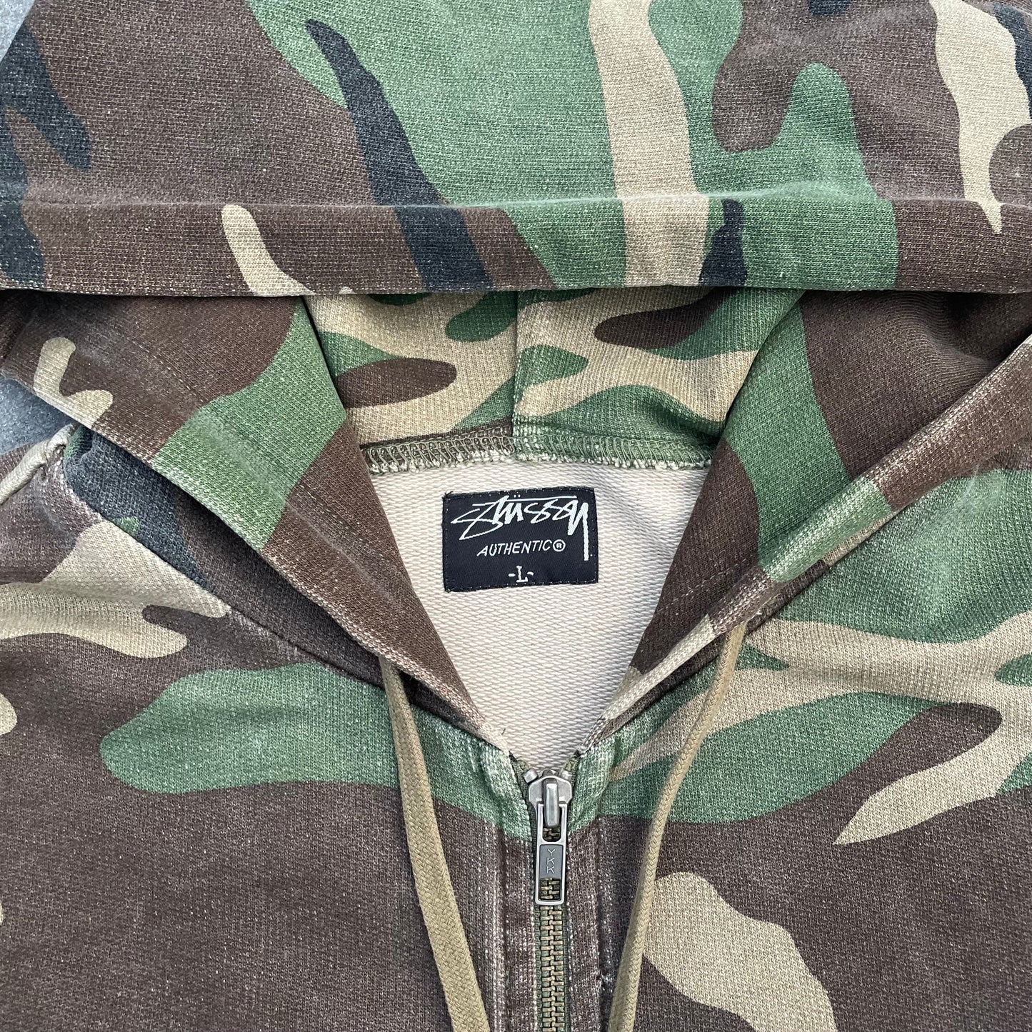 SWEAT À CAPUCHE ZIPPÉ STUSSY CAMO ARC [L]